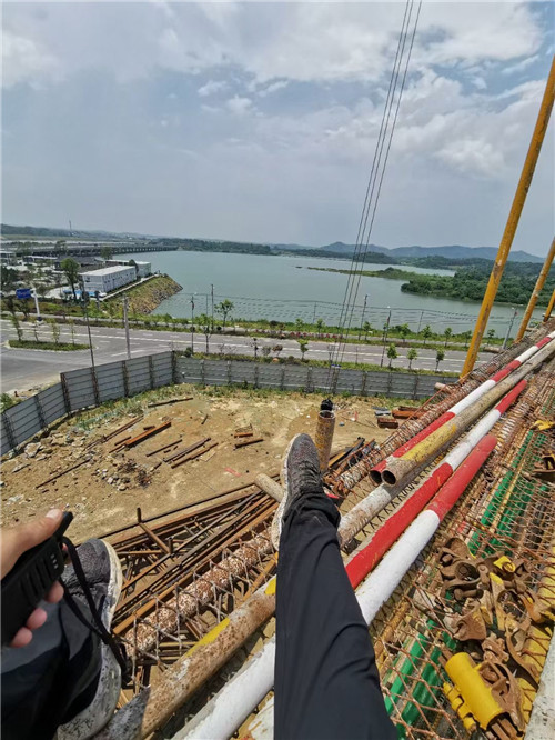 龙沙区作业中发生设备损坏或人员意外，责任怎么划分？